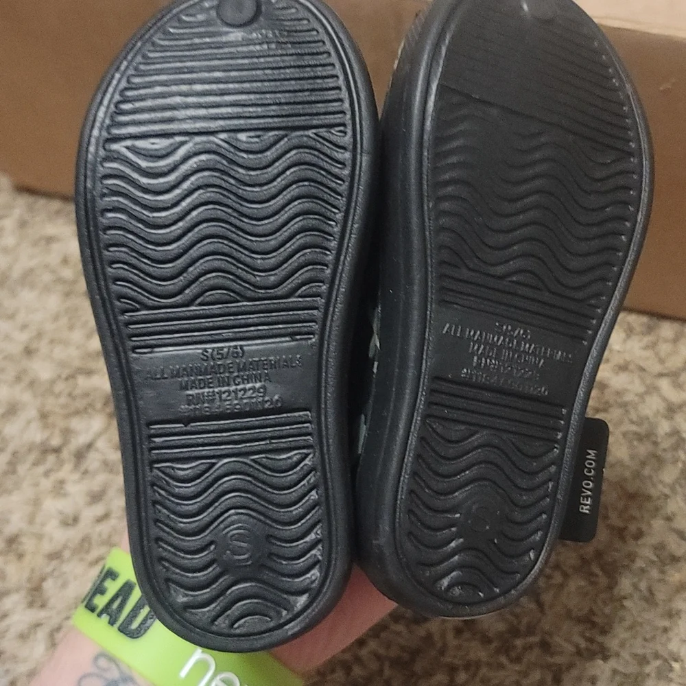 REVO TODDLER CAMO WATER SHOES/SNEAKERS: GREEN/BLACK CAMO: NWT: SZ 5/6